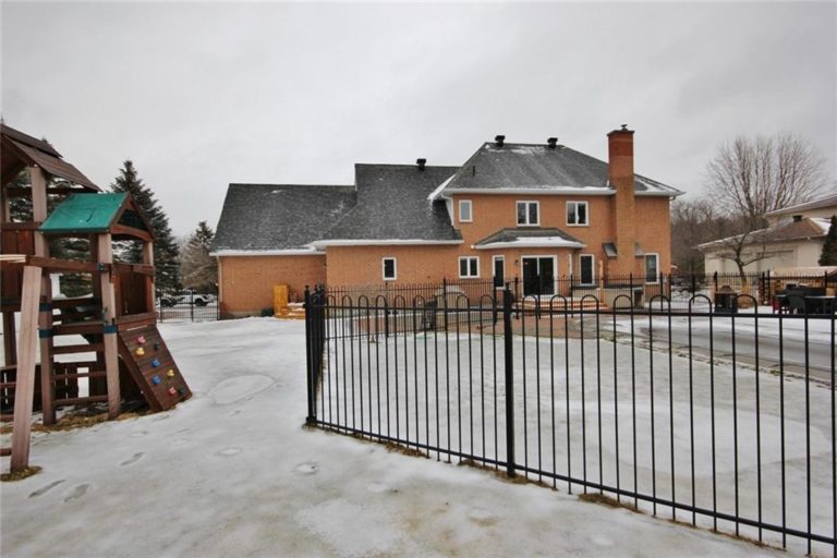 ottawahouseforsalemanotickvillagemanotickestatespettapiece