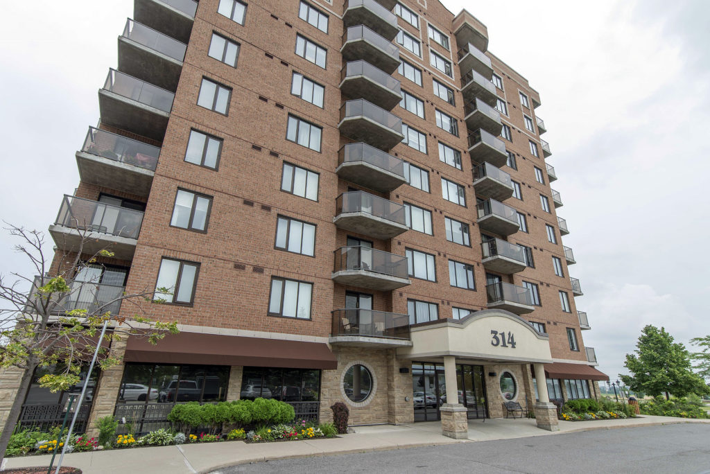 Ottawa Condo for Sale Riverside Park South 105555 Anand Private 399,900